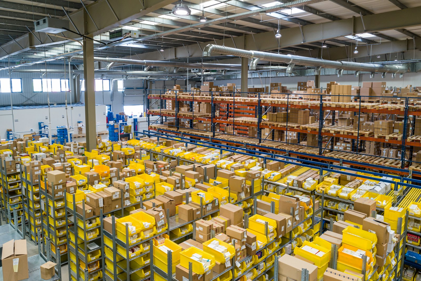 Fulfillment warehouse with bins and pallets